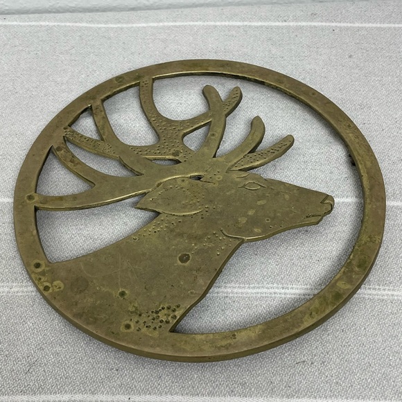 7” Round Solid Brass Stand With Deer Head. - Picture 5 of 8